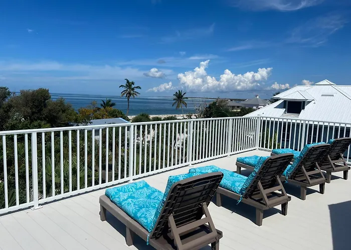 Coconut Castaway - Ocean Views, Walk To Beach, Golf Cart, Club Pool