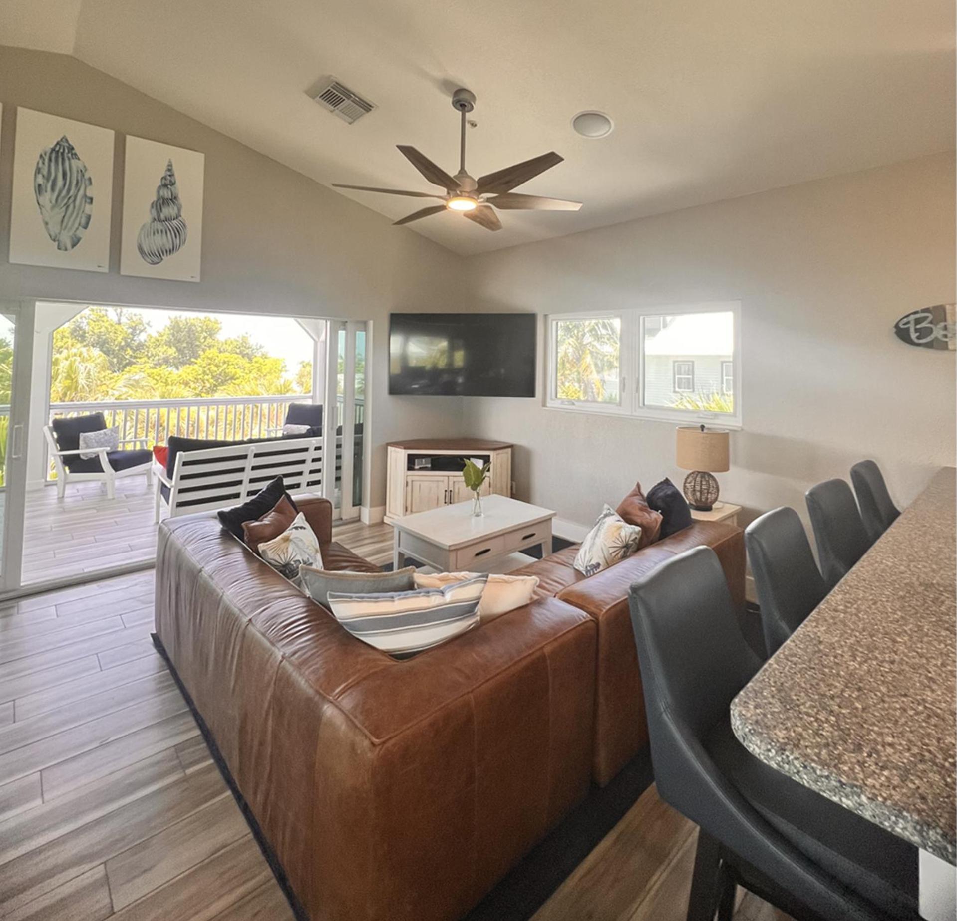 Coconut Castaway - Ocean Views, Walk To Beach, Golf Cart, Club Pool Holiday home *