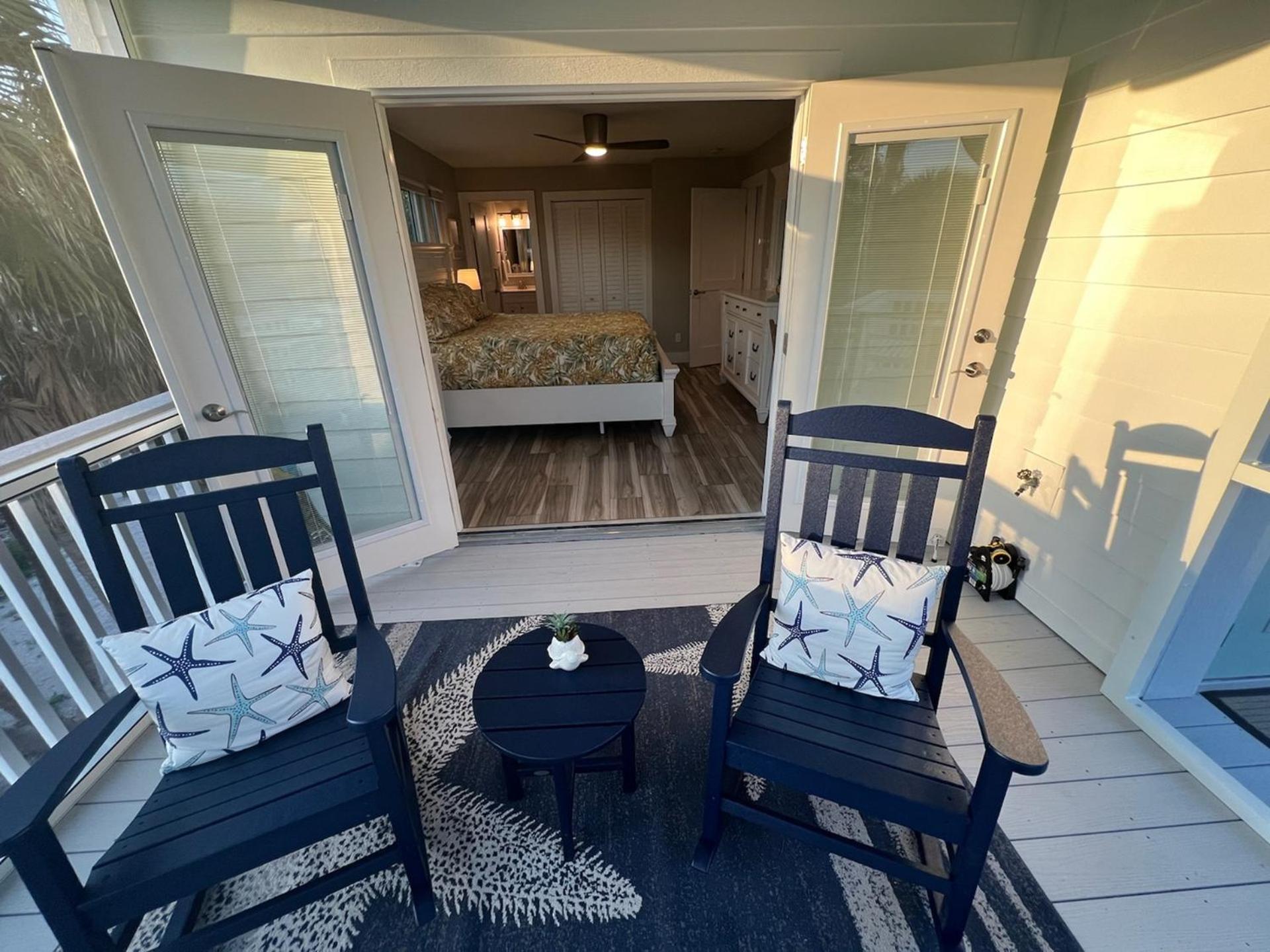 Coconut Castaway - Ocean Views, Walk To Beach, Golf Cart, Club Pool North Captiva