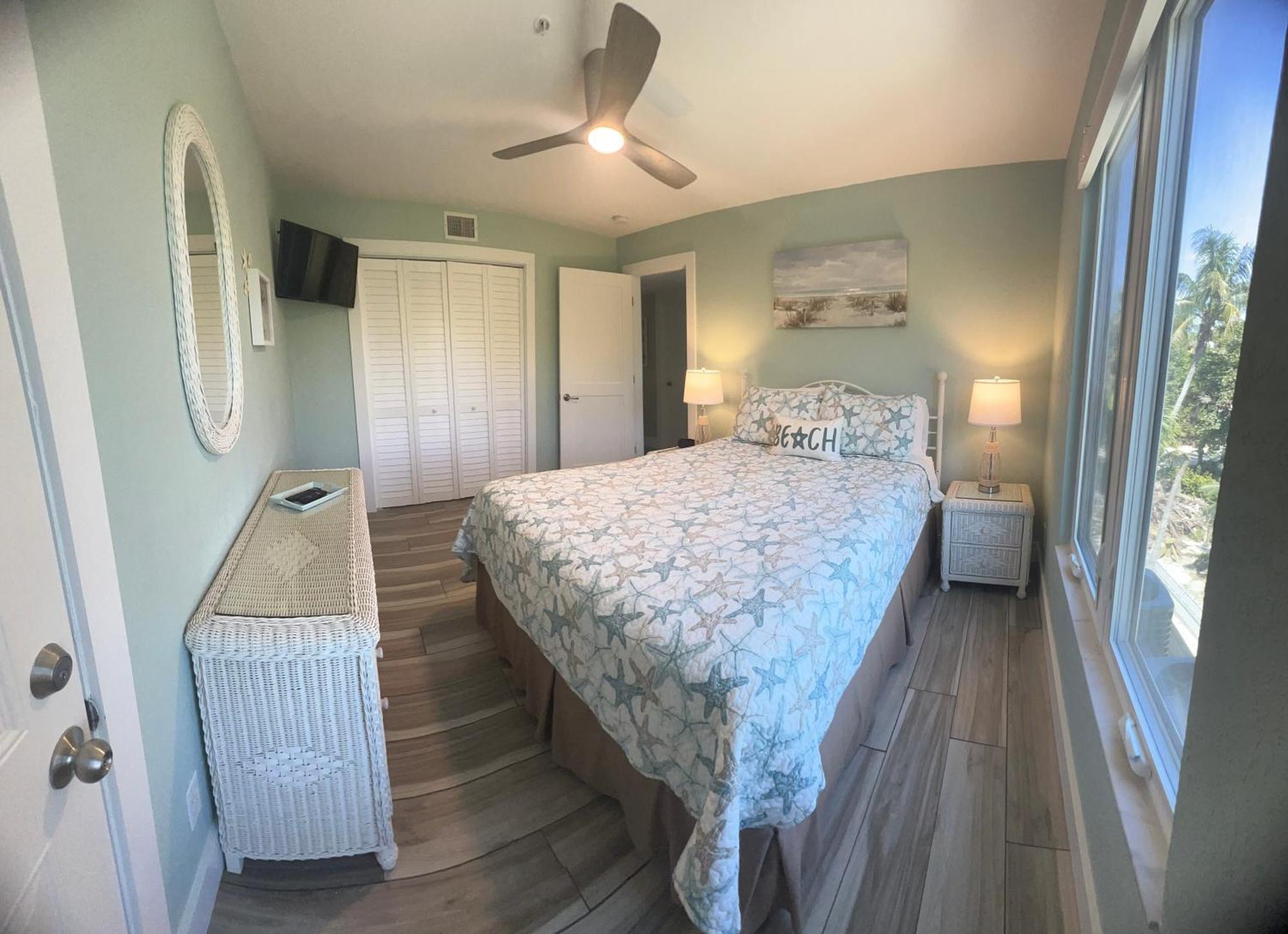 Holiday home Coconut Castaway - Ocean Views, Walk To Beach, Golf Cart, Club Pool