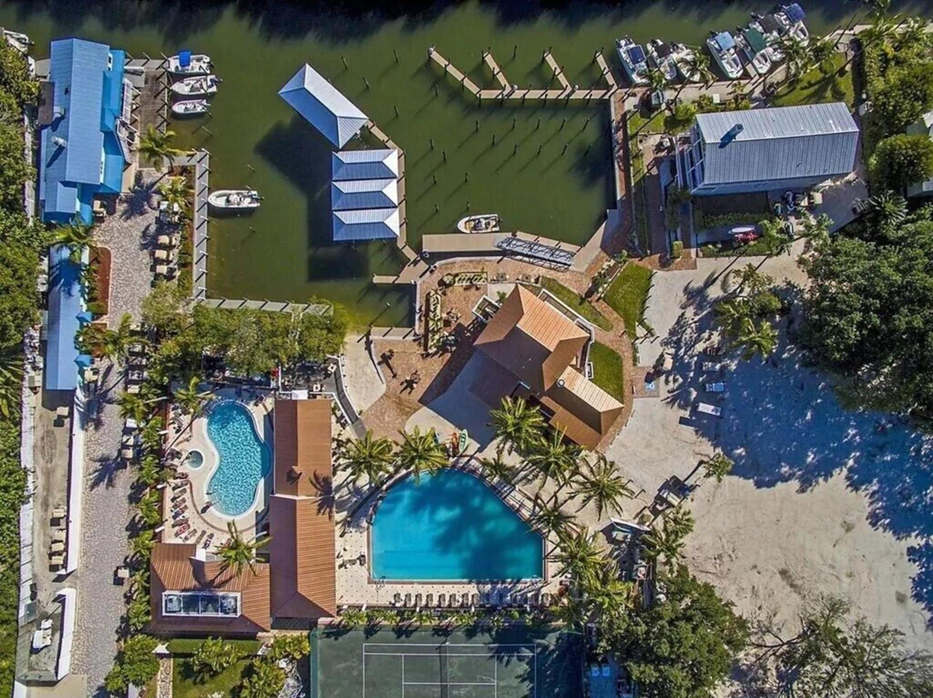 Coconut Castaway - Ocean Views, Walk To Beach, Golf Cart, Club Pool Holiday home
